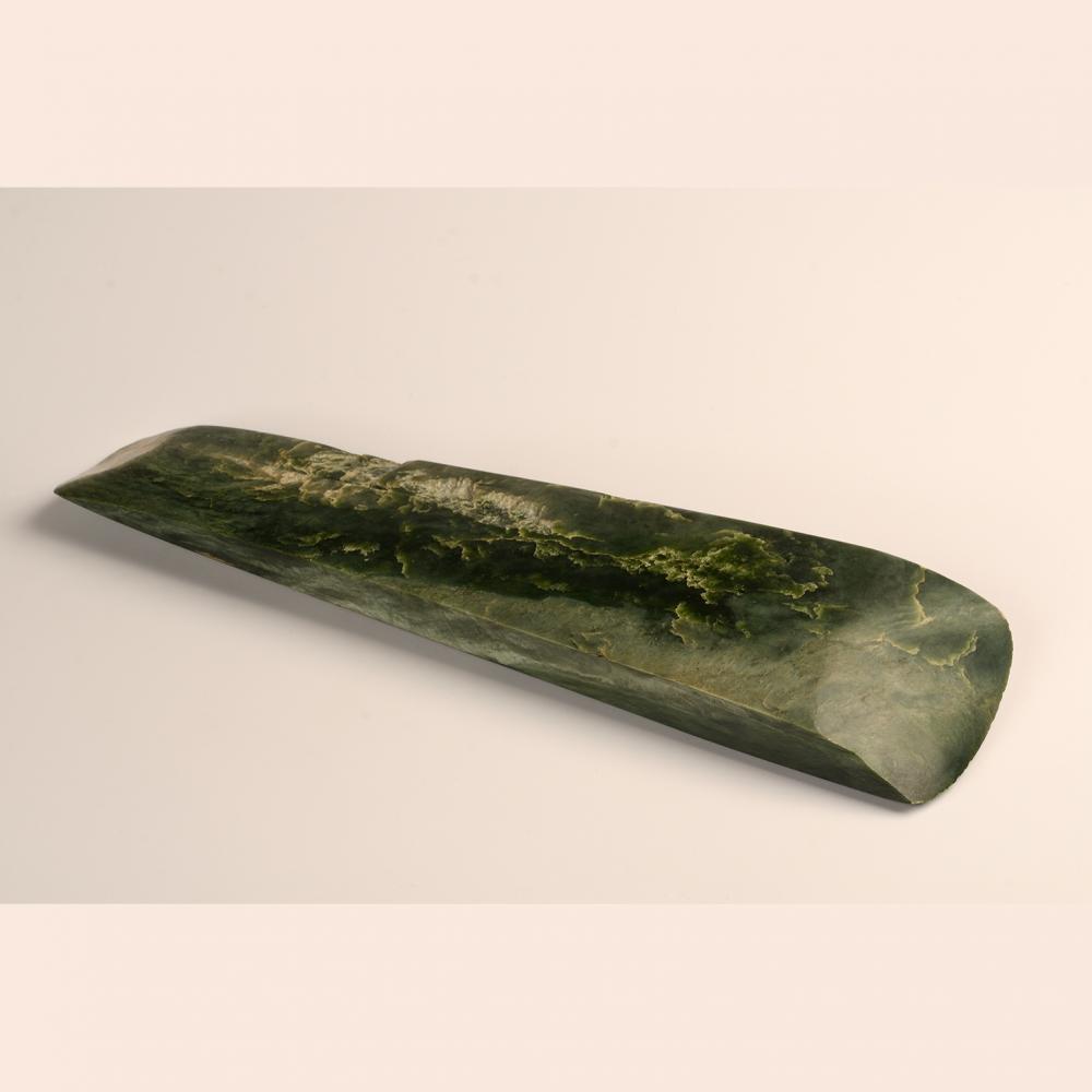 Toki pounamu, pounamu/greenstone, 395 x 808 x 33mm, Collection of Aratoi Wairarapa Museum of Art and History. Gift of Stephen Pye.