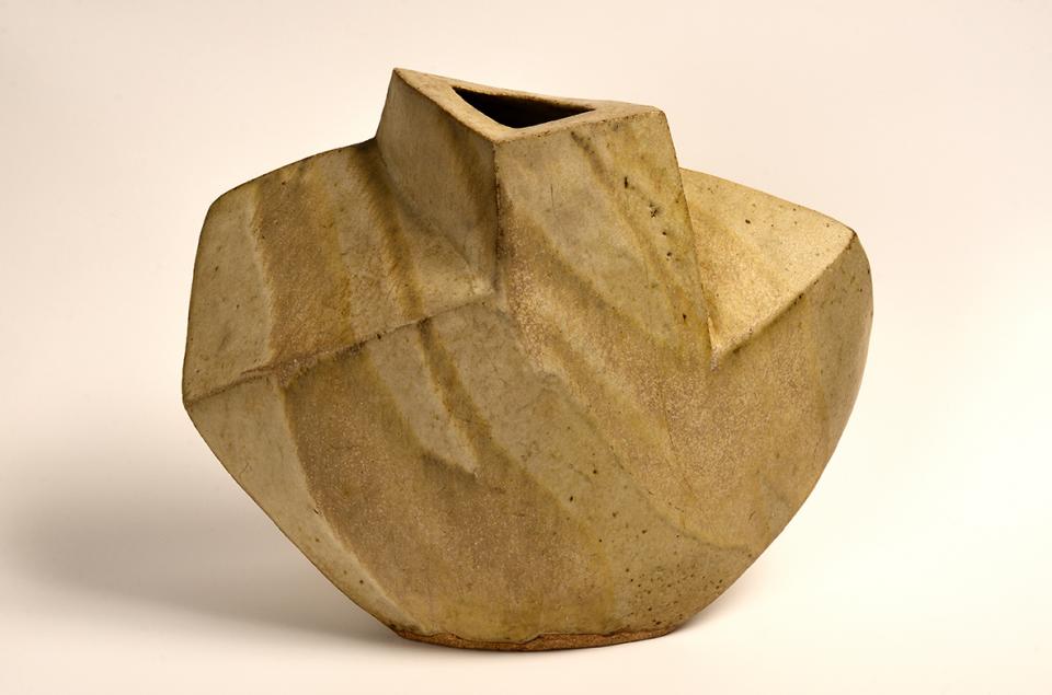 James Greig, Intersecting form c.1985, stoneware, 243 x 314 x 129mm, Gift of Masterton Trust Lands Trust